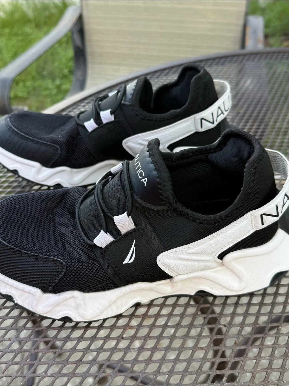 Nautica Kid’s 4 Low Top Athletic Sneakers Black White Lace-Up Activewear Casual